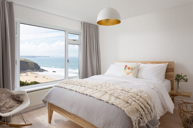 Carne Crest Thumbnail | Mawgan Porth - Cornwall | UK Tourism Online