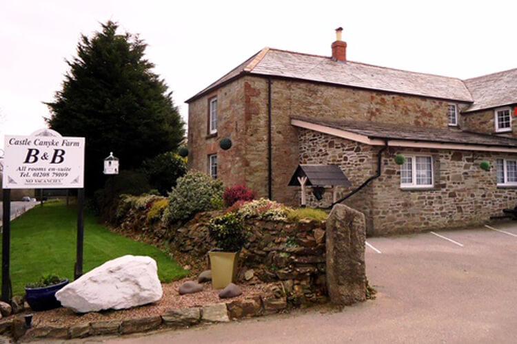 Castle Canyke Farm Bed and Breakfast - Image 1 - UK Tourism Online