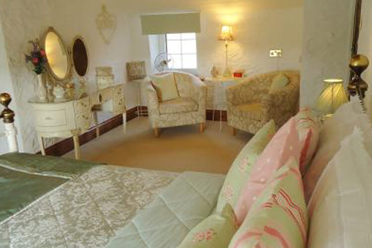 Castle Canyke Farm Bed and Breakfast - Image 2 - UK Tourism Online