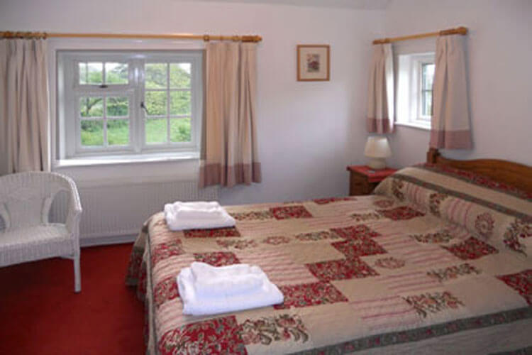 Coombe Farmhouse - Image 2 - UK Tourism Online