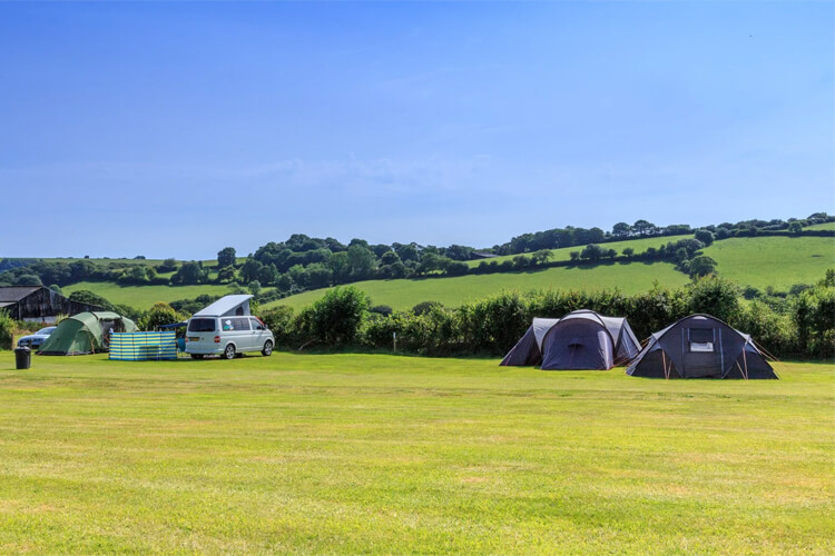 Court Farm Caravan & Camping Holidays - Image 2 - UK Tourism Online