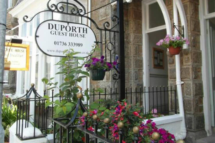 Duporth Guest House - Image 1 - UK Tourism Online