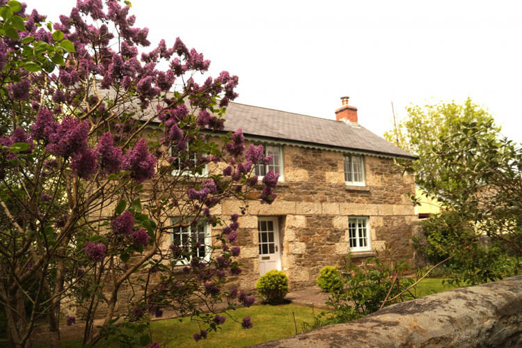 Granary Barn Farmhouse B & B, Campsite and Hostel - Image 1 - UK Tourism Online