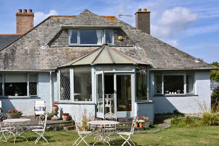 Halwell Lodge B&B - Image 1 - UK Tourism Online