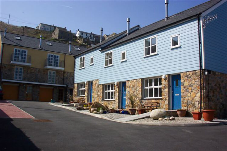 4 and 6 Harbour Mews - Image 1 - UK Tourism Online