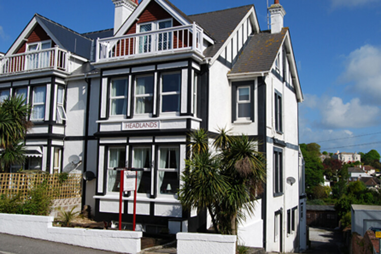 Headlands Guest House - Image 1 - UK Tourism Online