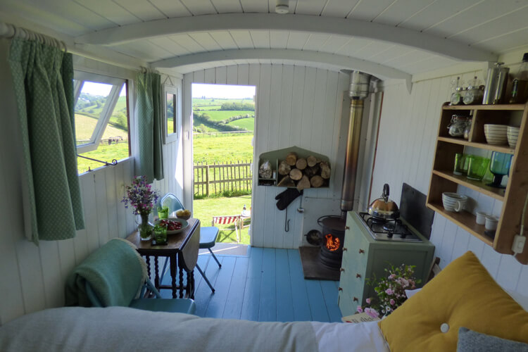 Hideaway Huts - Image 2 - UK Tourism Online