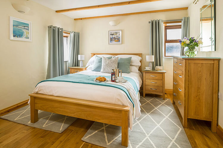 Higher Menadew Farm - Image 1 - UK Tourism Online