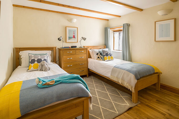 Higher Menadew Farm - Image 2 - UK Tourism Online