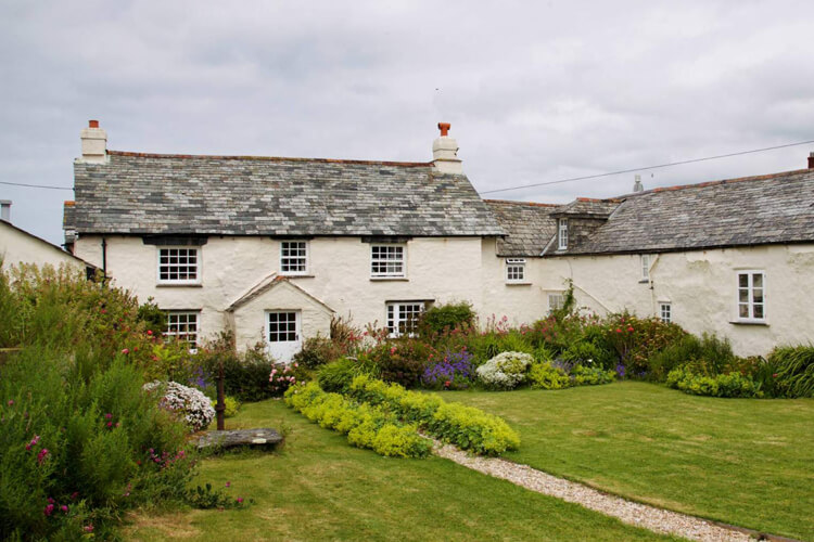 Higher Tresmorn Farm - Image 1 - UK Tourism Online