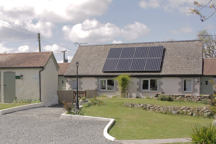 Little Gwendreath Holiday Cottages - Image 1 - UK Tourism Online