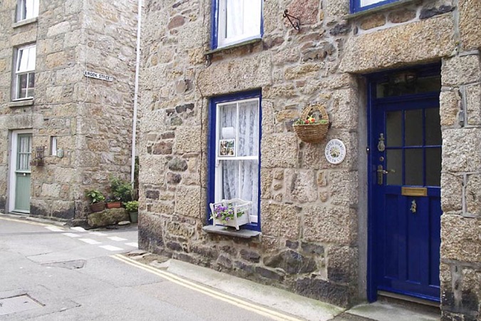 Little Dorrit Thumbnail | Mousehole - Cornwall | UK Tourism Online