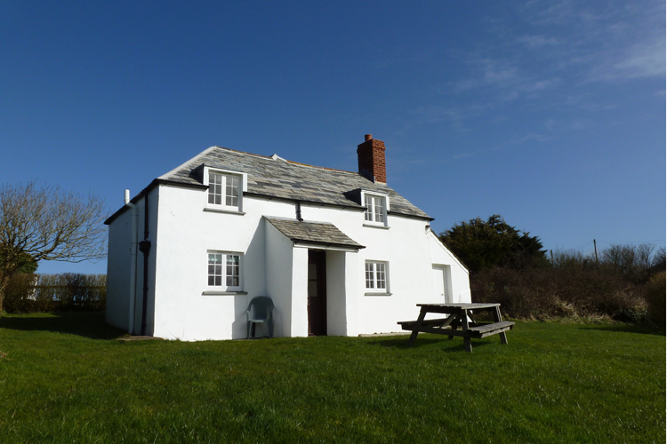 Lower Tresmorn Self Catering - Image 1 - UK Tourism Online