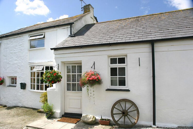 Manor Farmhouse Cottage - Image 1 - UK Tourism Online