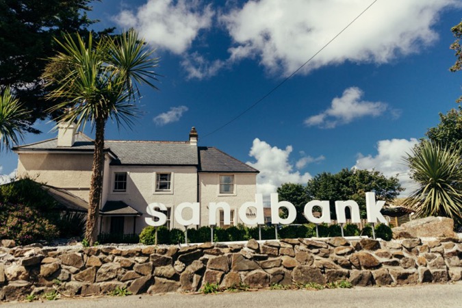 Sandbank Holidays Thumbnail | Hayle - Cornwall | UK Tourism Online
