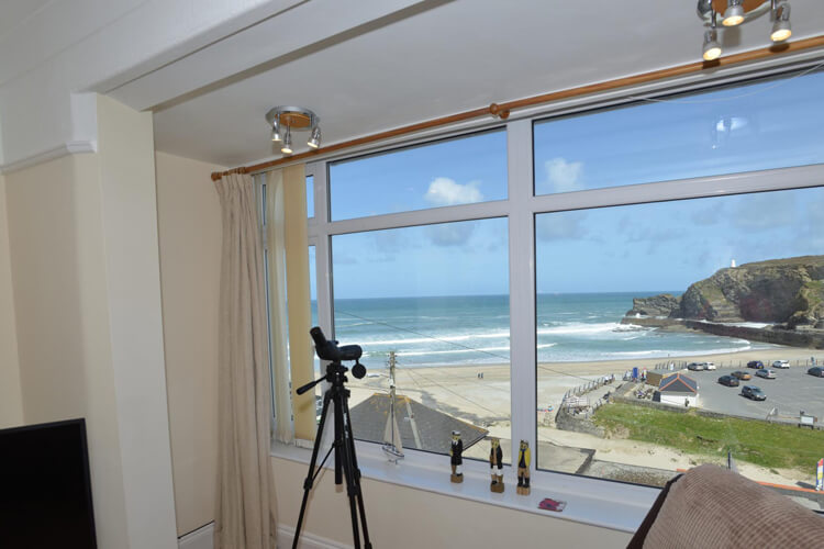 Sea Spray and Gulls Roost - Image 4 - UK Tourism Online