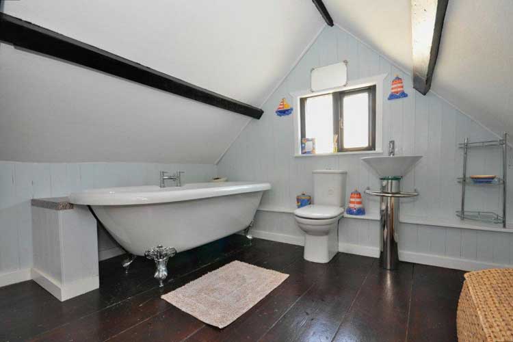 Smuggler Cottage - Image 3 - UK Tourism Online