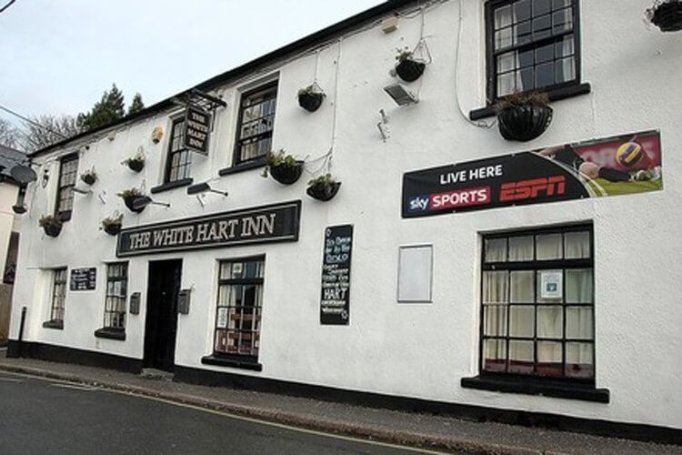 The White Hart Inn - Image 1 - UK Tourism Online