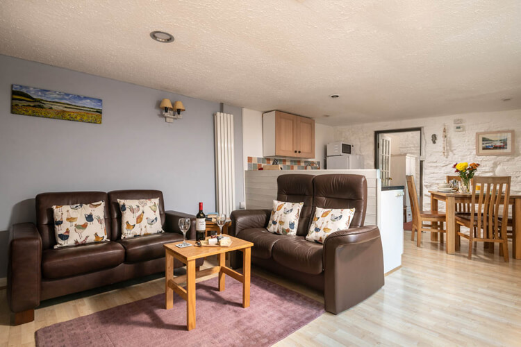 Trevorrick Farm Cottages - Image 2 - UK Tourism Online