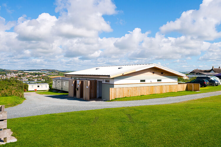 Upper Lynstone Caravan & Camping Park - Image 3 - UK Tourism Online