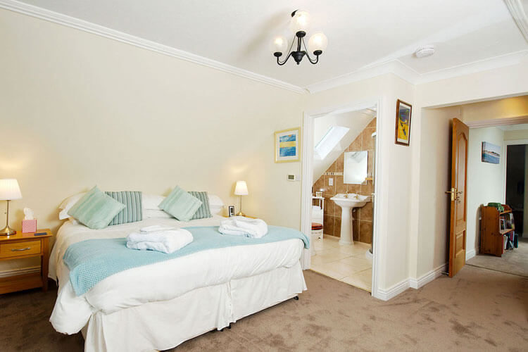 Wadebridge Bed and Breakfast - Image 2 - UK Tourism Online