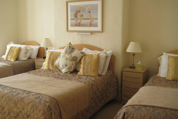 Cleve Court Hotel - Image 1 - UK Tourism Online