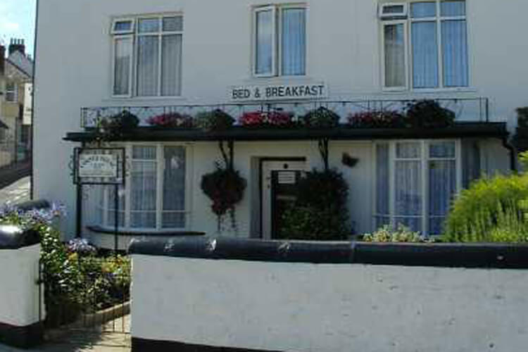 Corner House Bed and Breakfast - Image 1 - UK Tourism Online