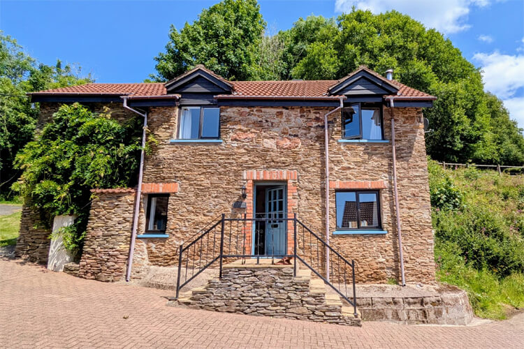 Coulscott House Holiday Cottages - Image 1 - UK Tourism Online