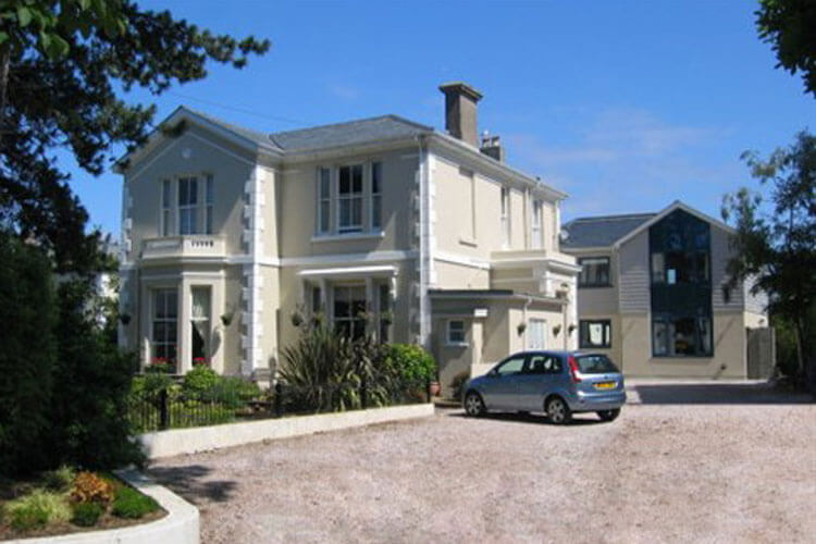 Court Prior Guest House - Image 1 - UK Tourism Online