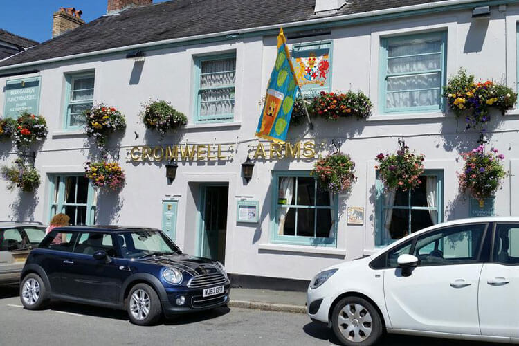 The Cromwell Arms - Image 1 - UK Tourism Online