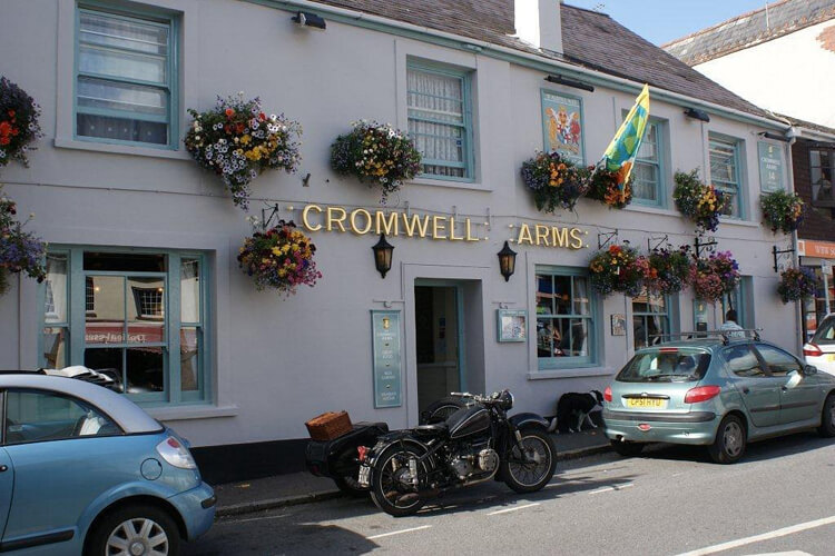 The Cromwell Arms - Image 1 - UK Tourism Online