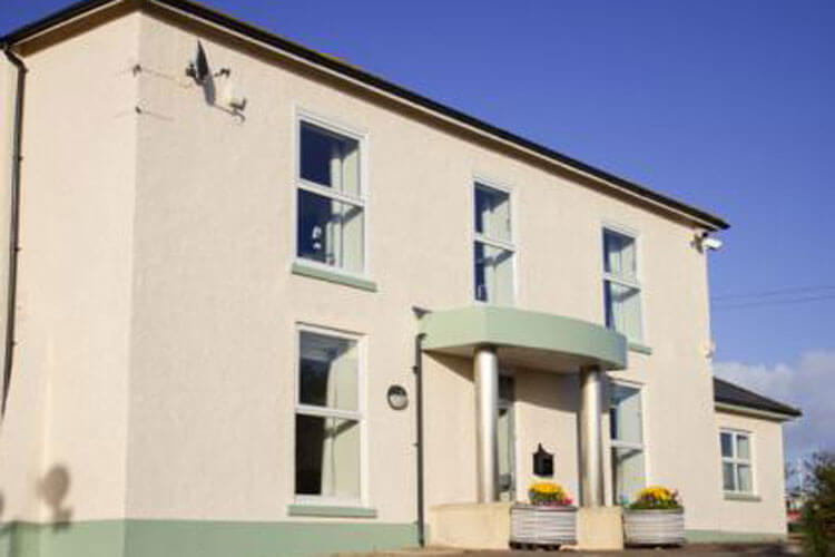 Fair Oak House - Exeter Airport - Image 1 - UK Tourism Online