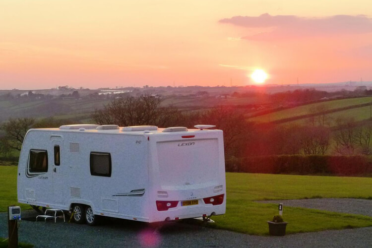 Headon Farm Caravan Site & Storage - Image 2 - UK Tourism Online