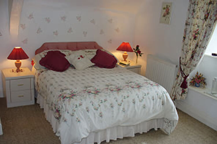 Herton Guest House - Image 1 - UK Tourism Online