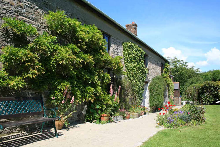 Huxtable Farm Bed and Breakfast - Image 1 - UK Tourism Online