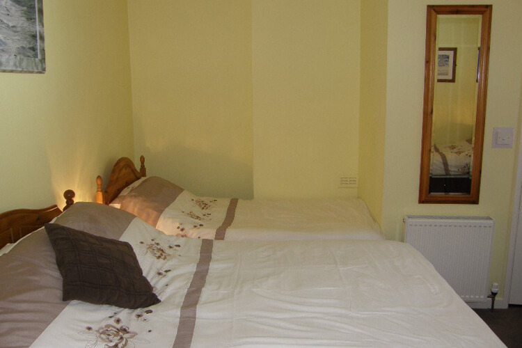 Kingswinford Guest House - Image 3 - UK Tourism Online