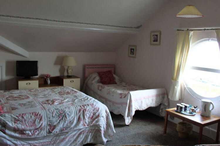 Lynton House - Image 5 - UK Tourism Online