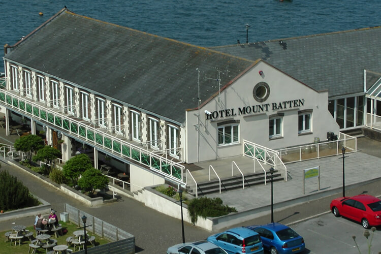 Mount Batten Hotel - Image 1 - UK Tourism Online