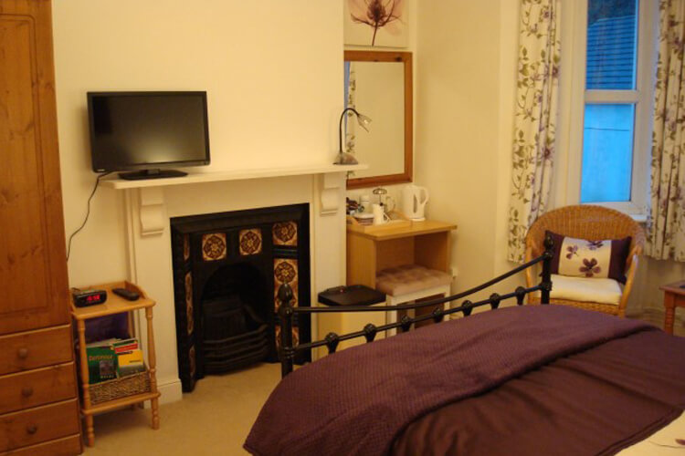 Okeside Cottage Bed and Breakfast - Image 2 - UK Tourism Online