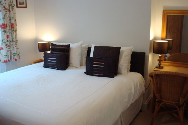 Okeside Cottage Bed and Breakfast - Image 3 - UK Tourism Online