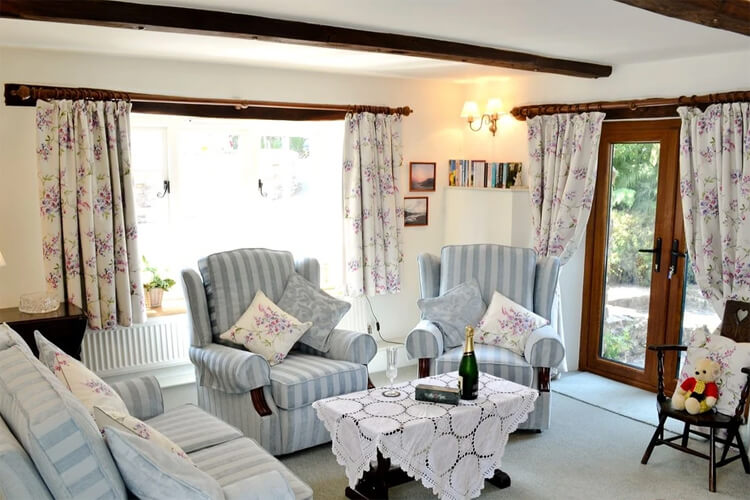 Peartree Cottage - Image 2 - UK Tourism Online