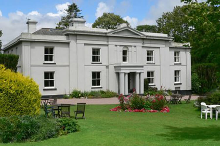 South Allington House - Image 1 - UK Tourism Online