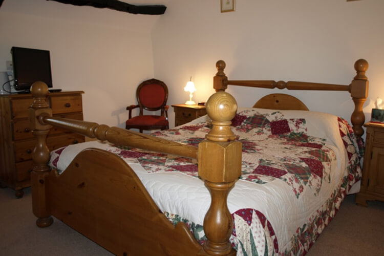 The Barn & Pinn Cottage - Image 2 - UK Tourism Online