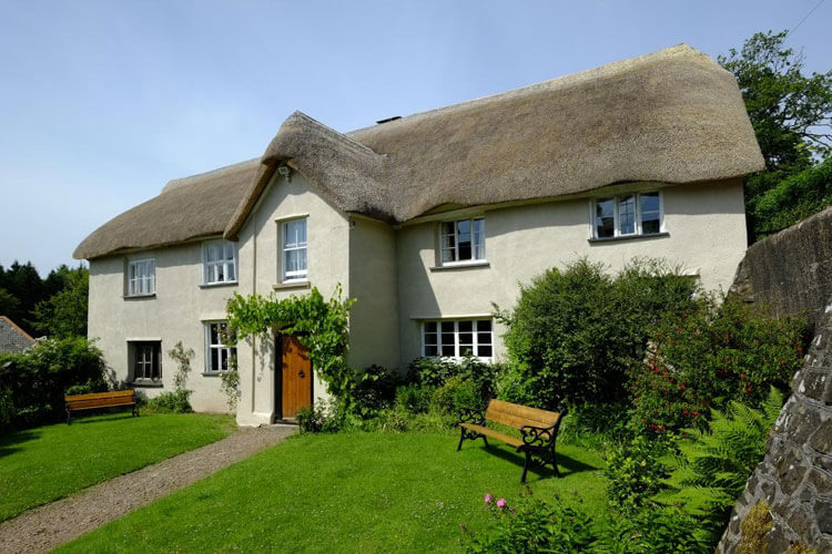 Middle Coombe Farm - Image 1 - UK Tourism Online