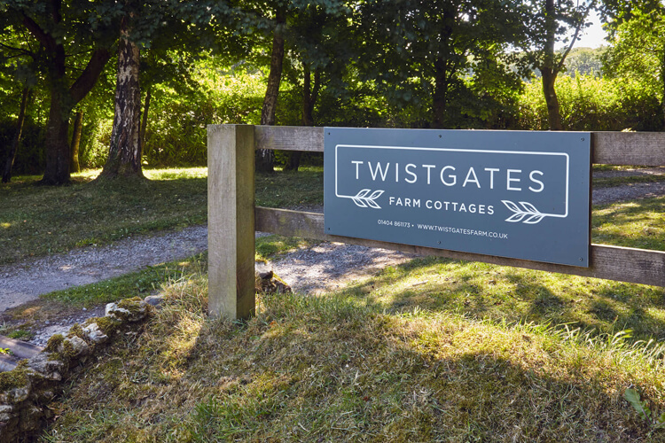 Twistgates Farm Cottages - Image 1 - UK Tourism Online