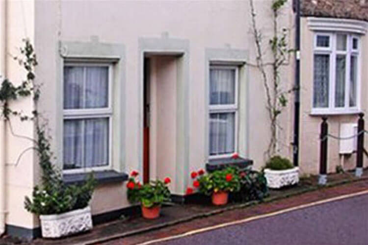 Waters Edge Cottage - Image 1 - UK Tourism Online