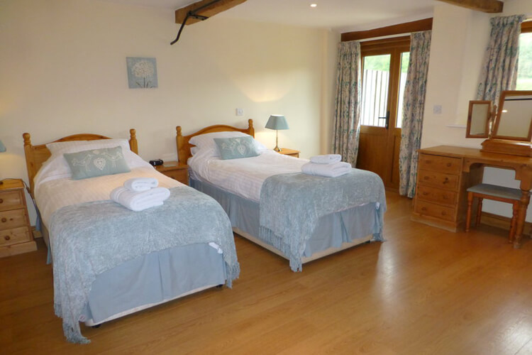 Bookham Court Cottages - Image 5 - UK Tourism Online