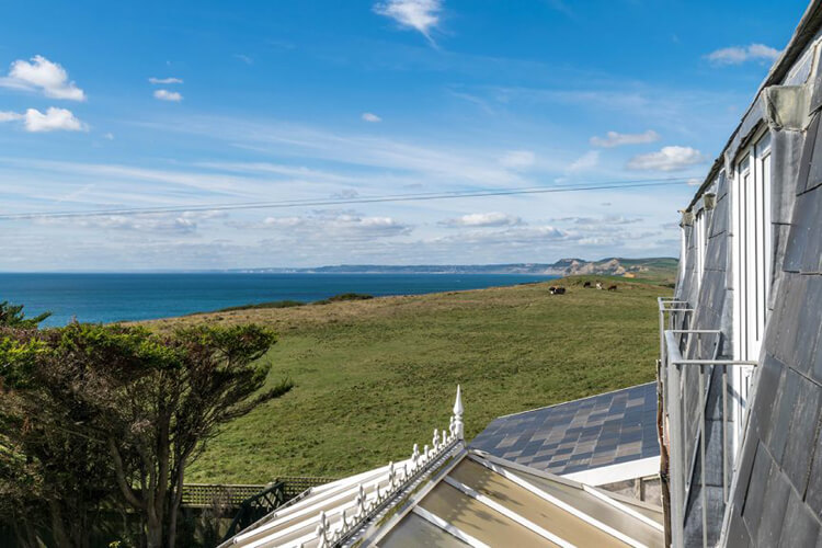Chesil Beach Lodge - Image 1 - UK Tourism Online
