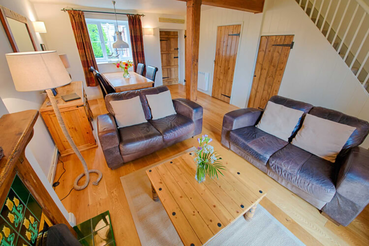 Chideock Cottage - Image 3 - UK Tourism Online