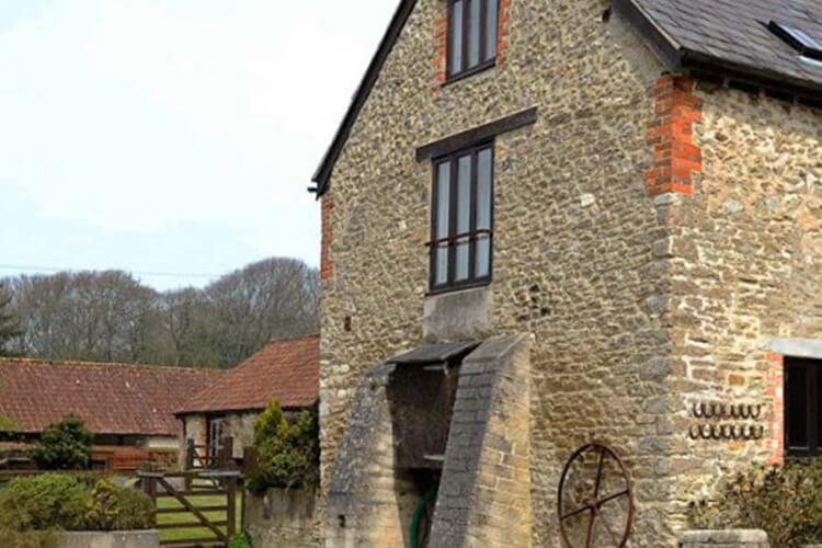 Gorwell Farm Cottages - Image 1 - UK Tourism Online